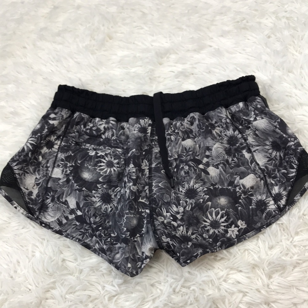 Lululemon Hotty Hot Short Flowabunga Black Angel - Picture 8 of 10